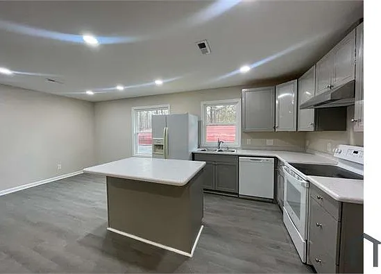 1617 N Main St — Photo 8
