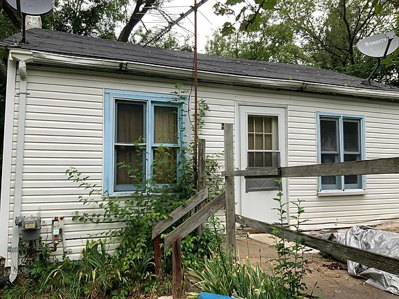 3rd image of 8360 Stadium Dr