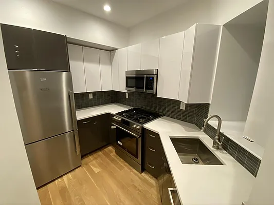 Rented by Maz Group NY | media 4