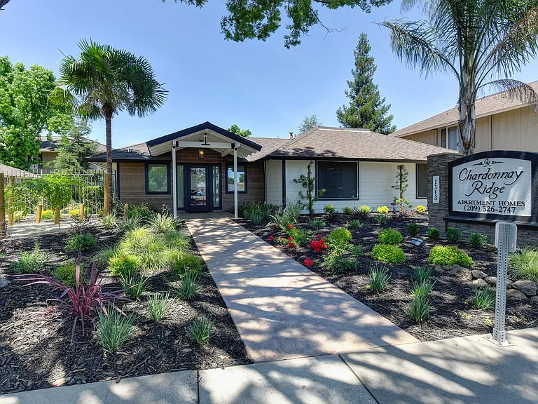 Chardonnay Ridge | Clubhouse and Leasing Office