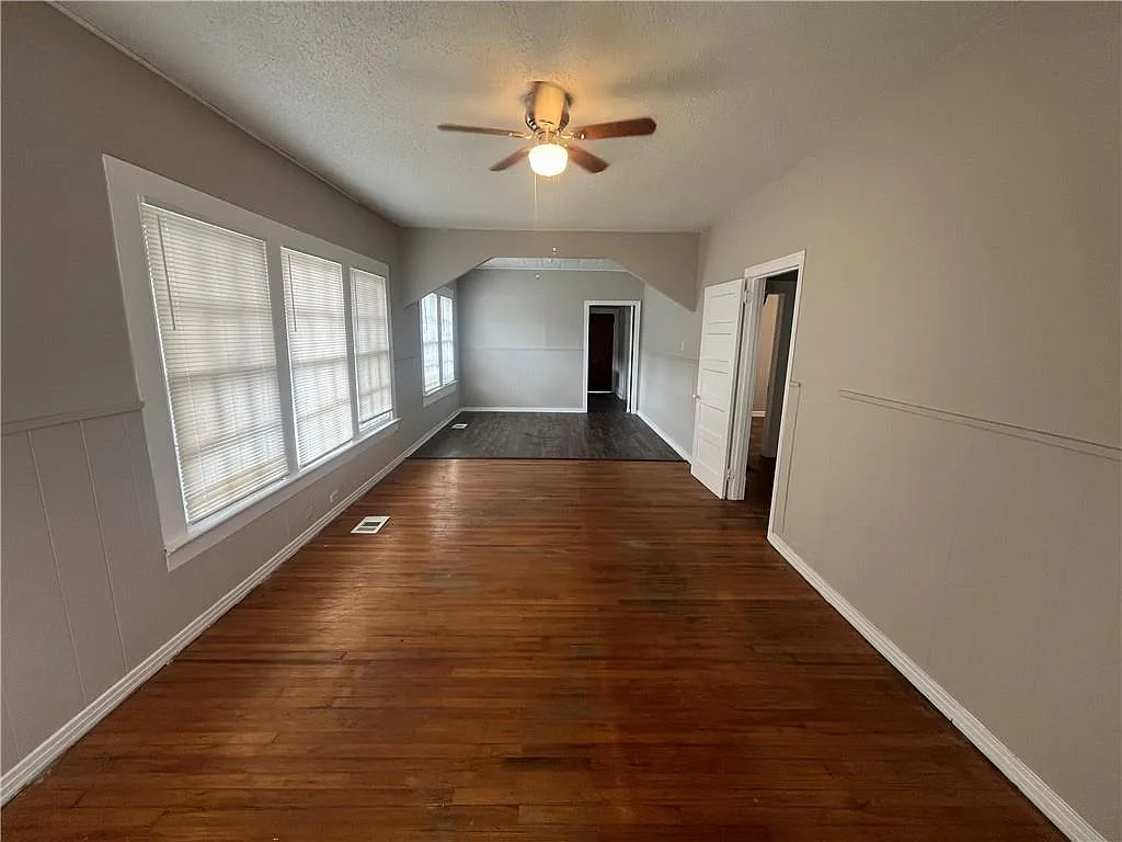 3 bed, 1.0 bath, 1257 sqft, $895 — Photo 3