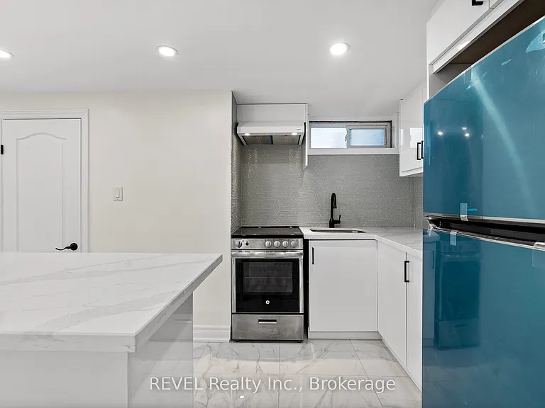 462D Carlton St — Photo 4