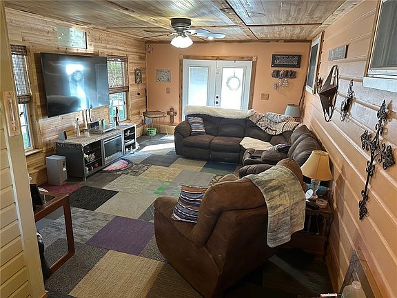 4th image of 200 Cherry Ln