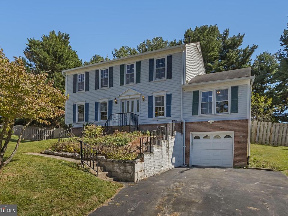 1st image of 6 Bostwick Ct