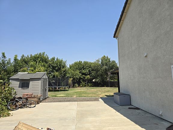 5th image of 3116 N Laverne Ave