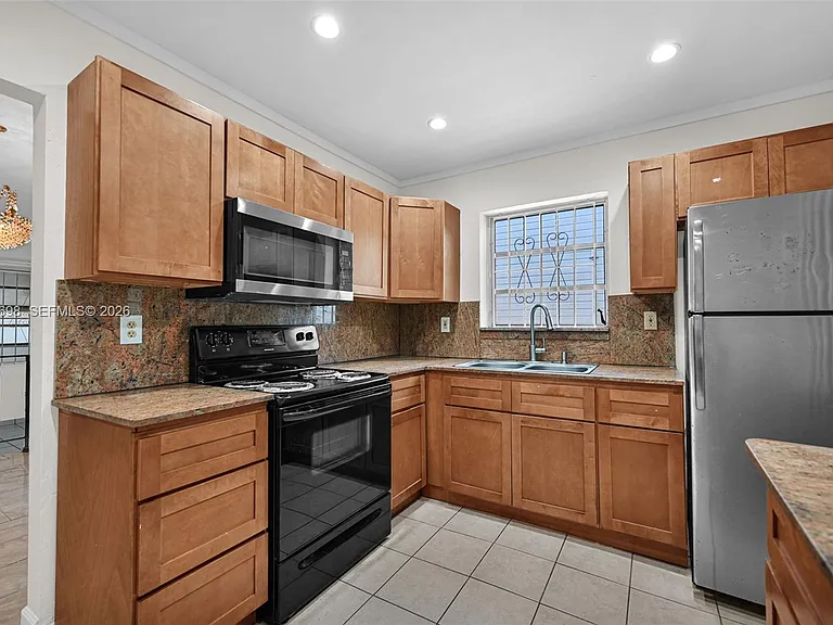 244 NW 43rd St — Photo 5