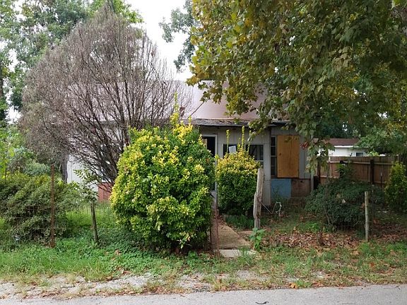 2nd image of 914 W Henry St