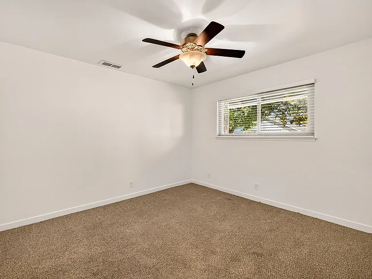 Villa Monterey Apartments — Photo 21