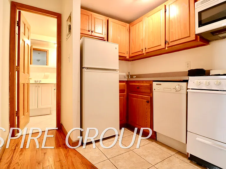 646 10th Ave #2B — Photo 7