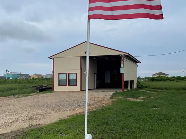 544 Marlin St, Sargent, TX 77414