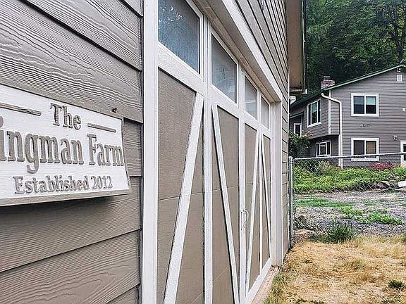 Matching house and shop