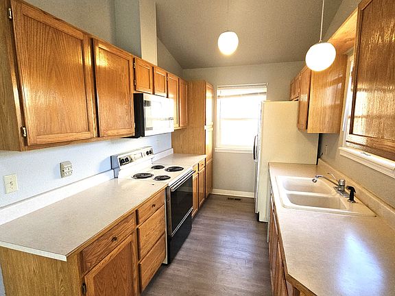 3rd image of 4215 Outlook Blvd