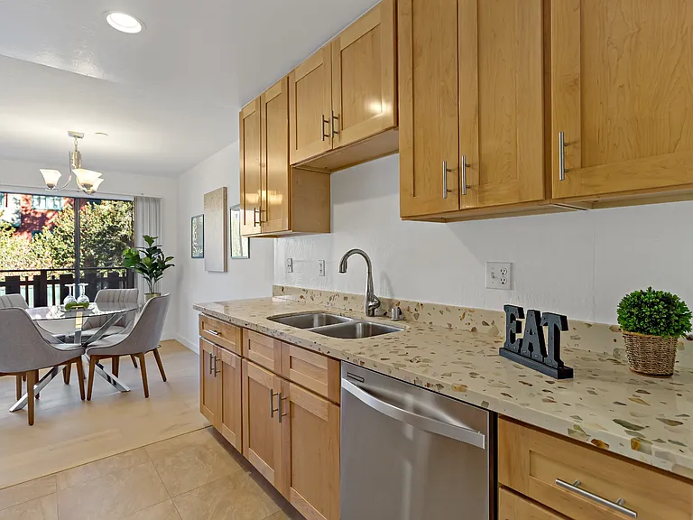 101 2nd St #4 — Photo 3