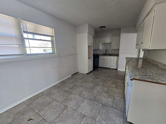 2nd image of 3405 NE 19th Ave