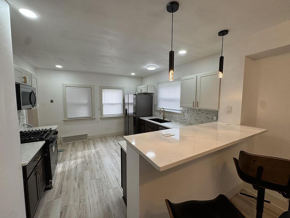 1st image of 4605 West Medford AVENUE