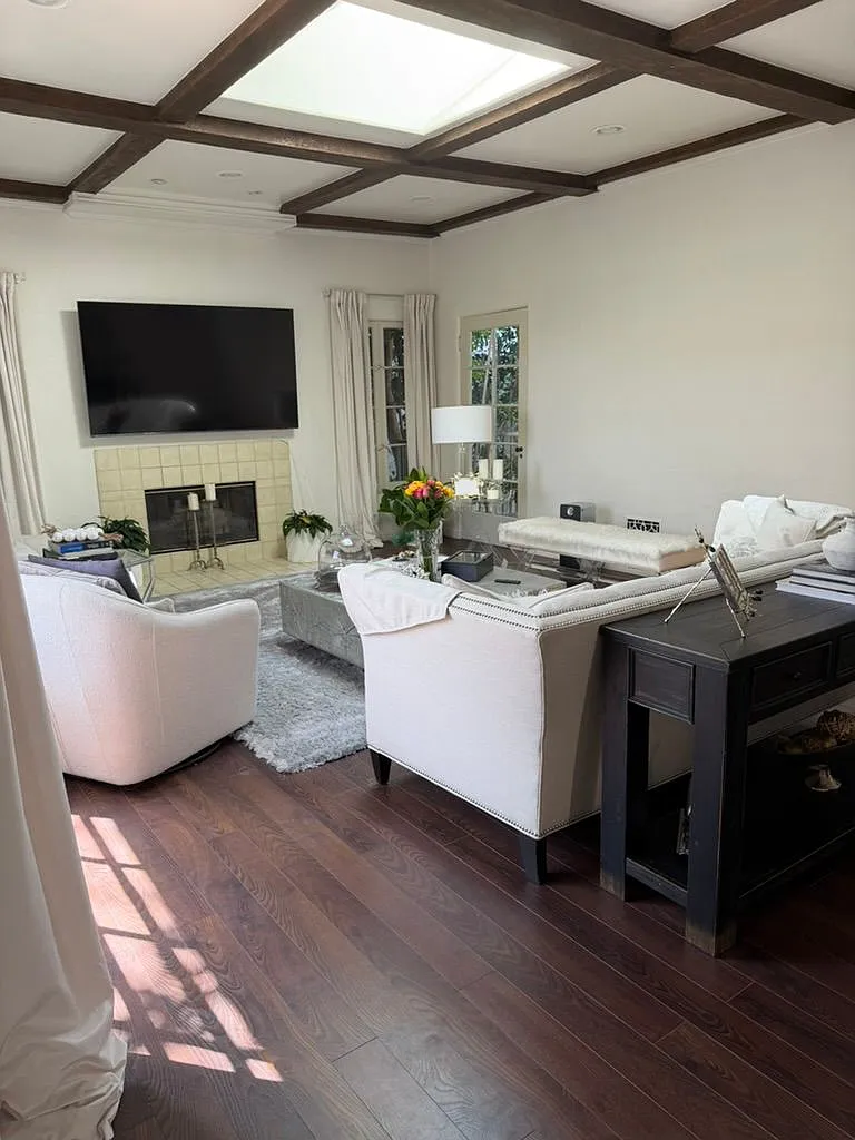251 N Almont Dr — Photo 3