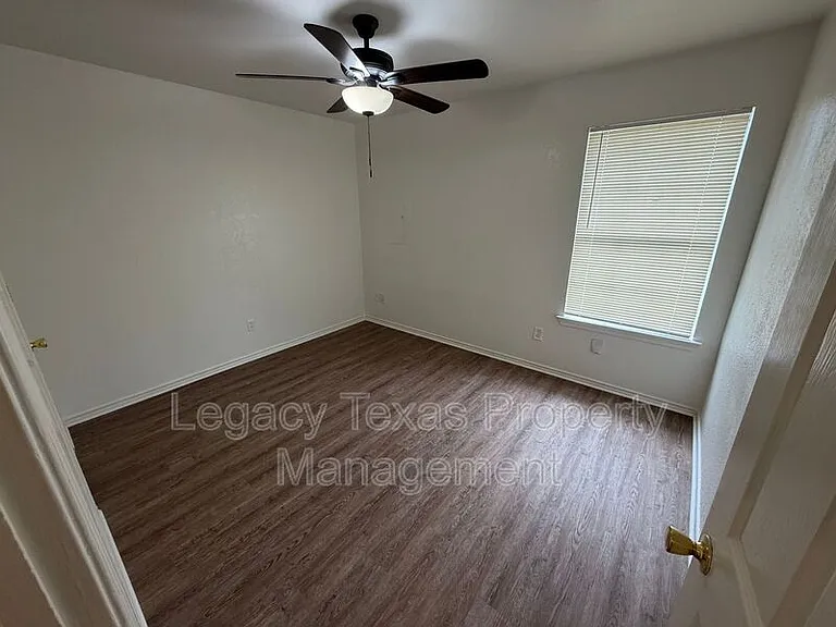 1718 Short St #D — Photo 5