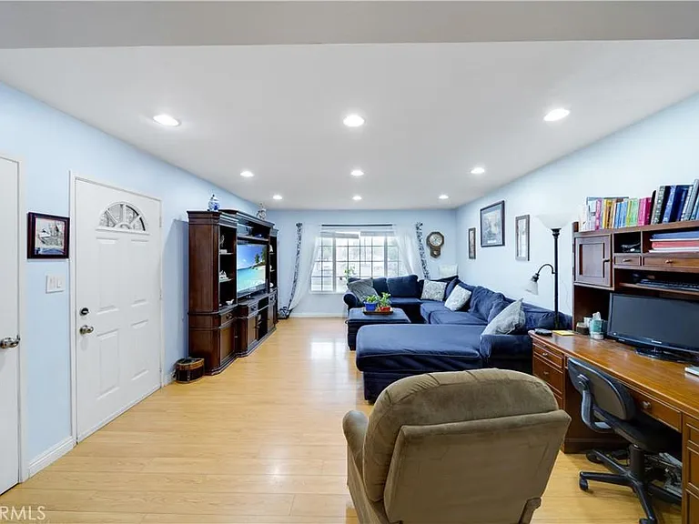 8228 Oakhurst Pl — Photo 2