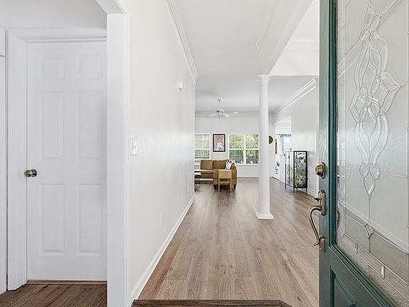4th image of 306 Bel Arbor Ln
