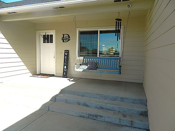 3rd image of 2839 Glacier Dr
