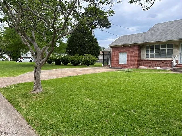 4 bed, 2.0 bath, 2174 sqft, $2,600 — Photo 3