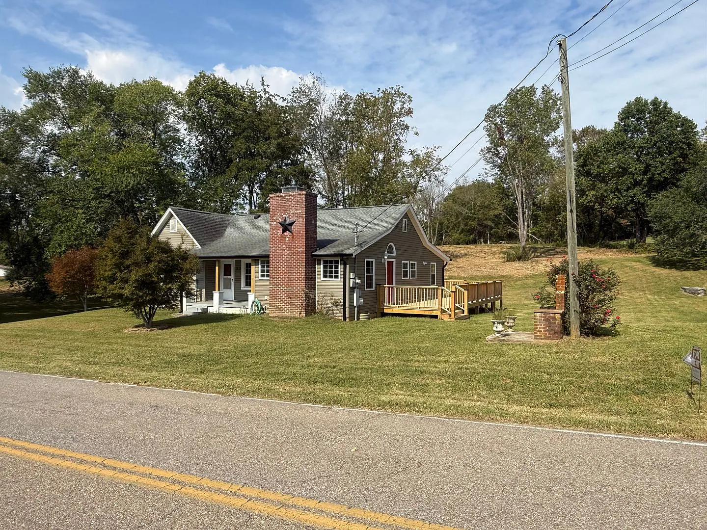 Very nice 4 bedroom home near Tri Cities Airport & Northeast State! — Photo 1