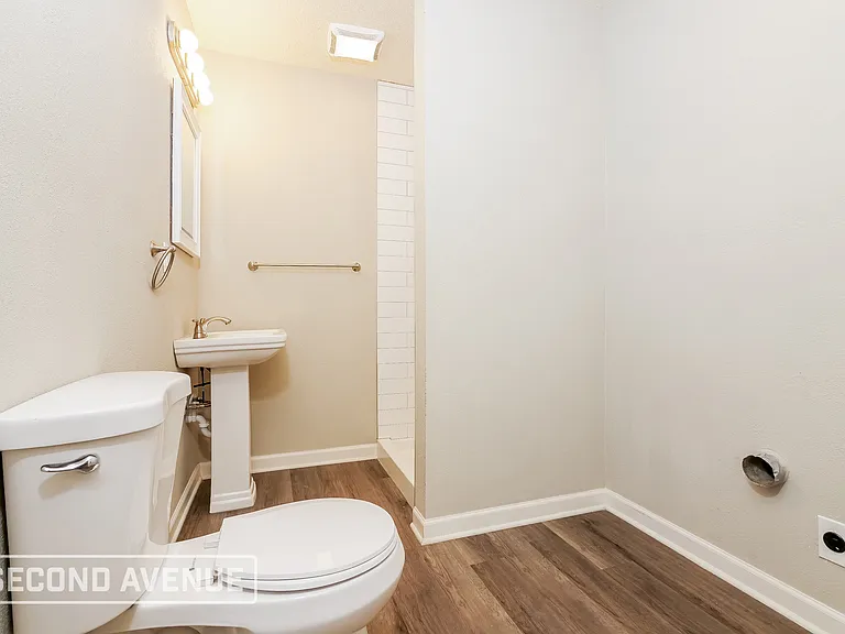 401 Lacy Ln — Photo 13