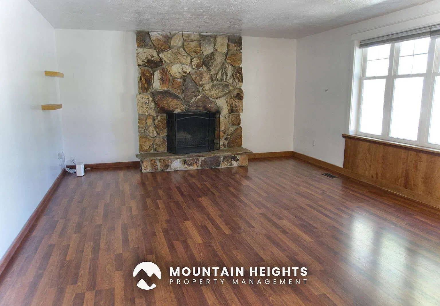 4 bed, 2.5 bath, 2400 sqft, $3,050 — Photo 4