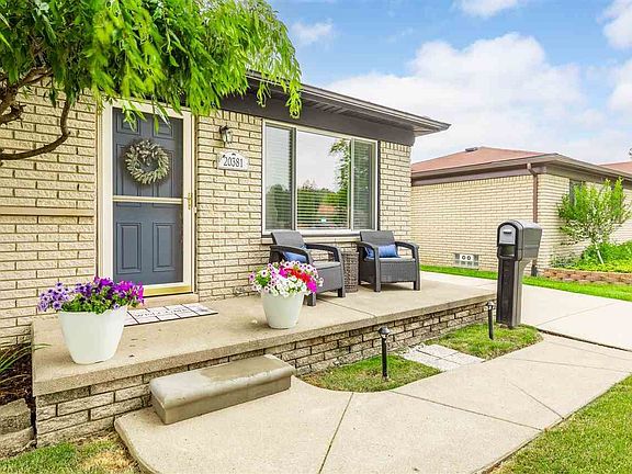 2nd image of 20381 Garden Ct