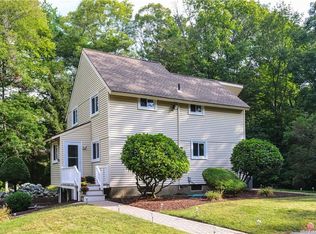 11 Briarwood Rd, Glocester, RI 02857