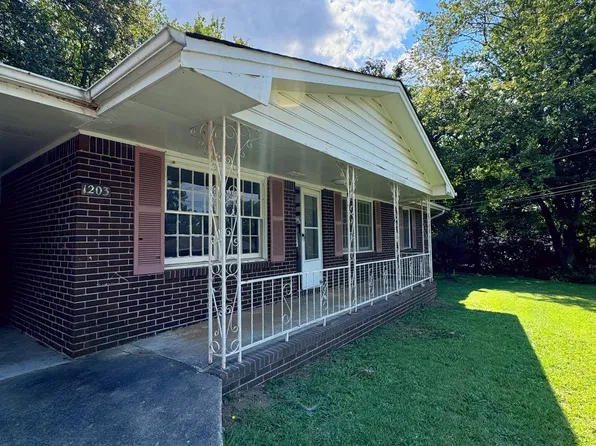 1203 Robin Rd NE, Conyers, GA 30012