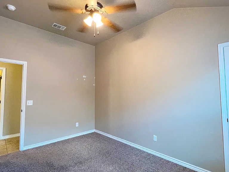 405 Sladecek Dr #B — Photo 14
