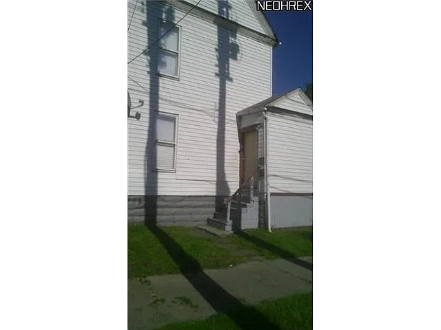 2075 W 45th St photo 1