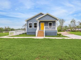 201 Smilie Rd, Holiday Lakes, TX 77515