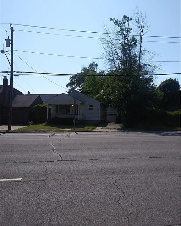 2nd image of 1814 Hyde Park Blvd