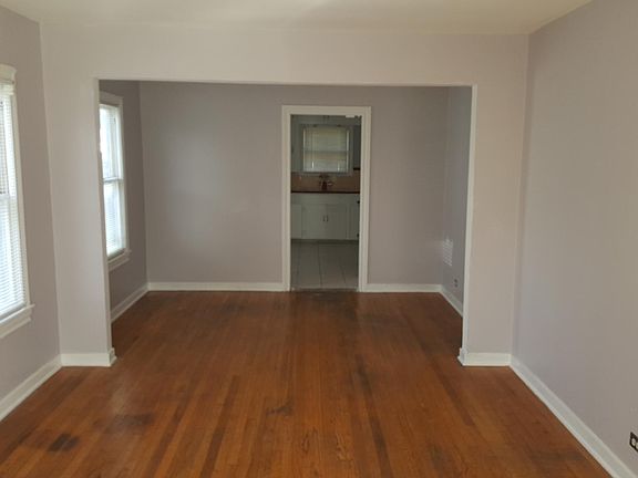 3rd image of 517 Elmwood Dr