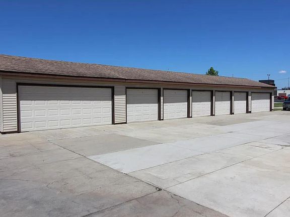 3rd image of 713 Fairmont Dr APT 1C