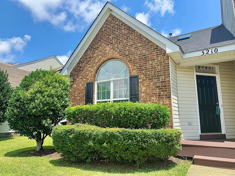 3210 Forest Green Dr — Photo 2