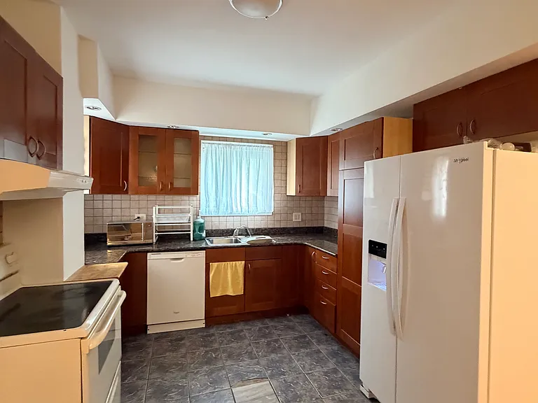 606 Tompkins Ave #2 — Photo 8