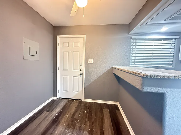 1607 N Carroll Ave #202 — Photo 1