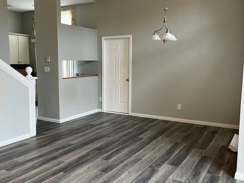 2nd image of 1228 W Vintage Ln