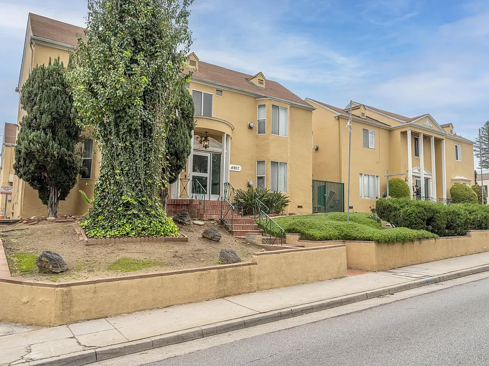 Beverly Blvd Apartments
