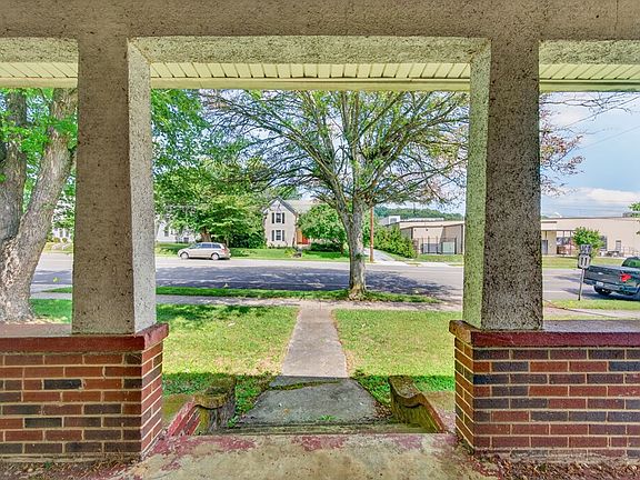 3rd image of 855 W Main St