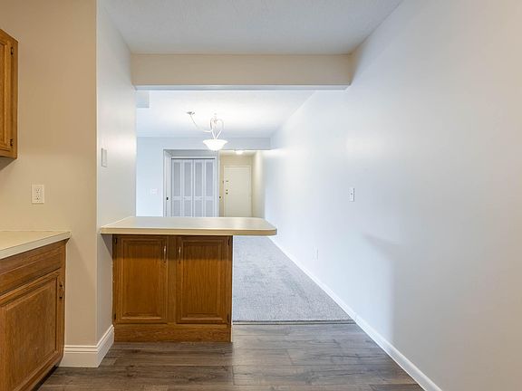 5th image of 106 Twin Circle Dr