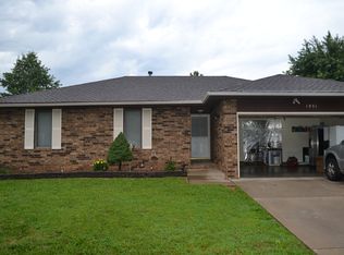 1031 W McGee St, Springfield, MO 65807