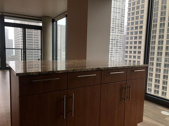 4th image of 17 W Grand Ave #2302