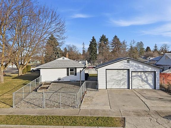 3rd image of 2319 W Decatur Ave