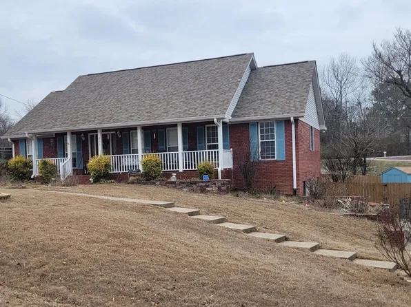 233 Chasebrook Dr, Killen, AL 35645