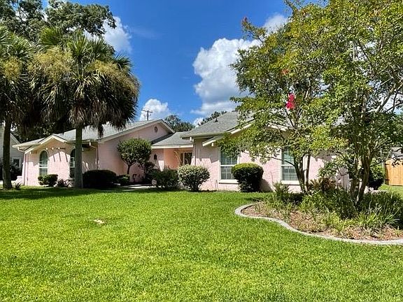 3rd image of 30 Lombardi Ln