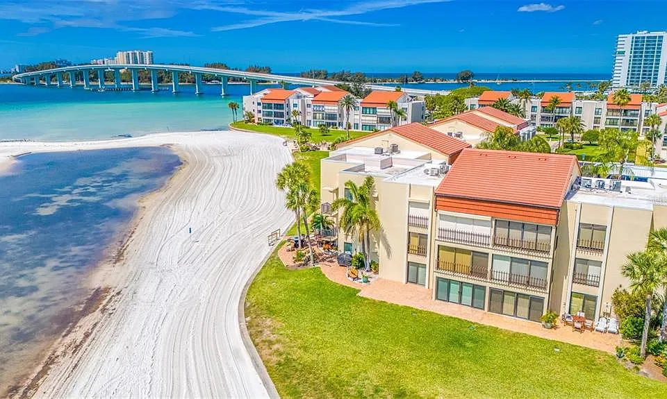 865 S Gulfview Blvd #311